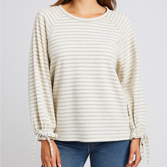 a.n.a Sweaters - a.n.a Gray and White Knit Sweater Womens size XL